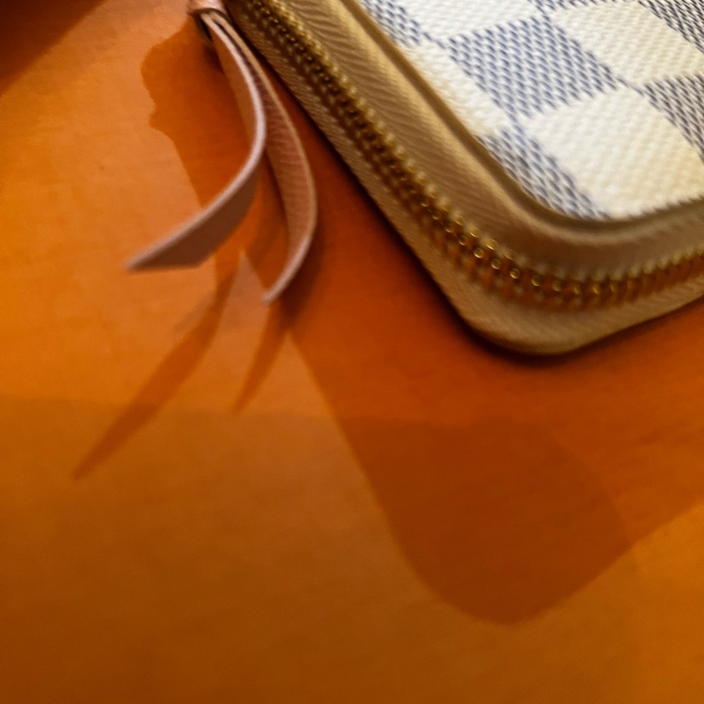 Louis Vuitton Clemence  Wallet in Damier Azur Rose Ballerine on the inside. EUC - Picture 4 of 12